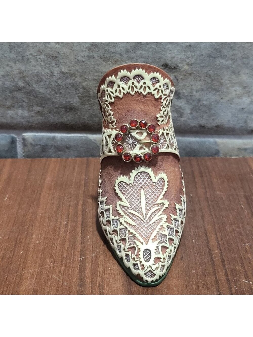 Willow Hall Age of Elegance The Duchess Circa 1921 Shoe Figurine 1999